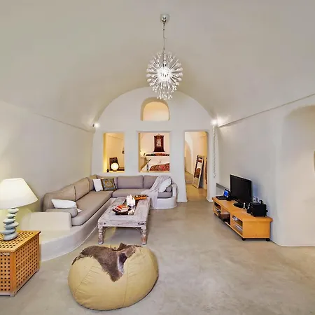 Real Santorini, Cave House Far From The Crowds 別荘 サントリーニ